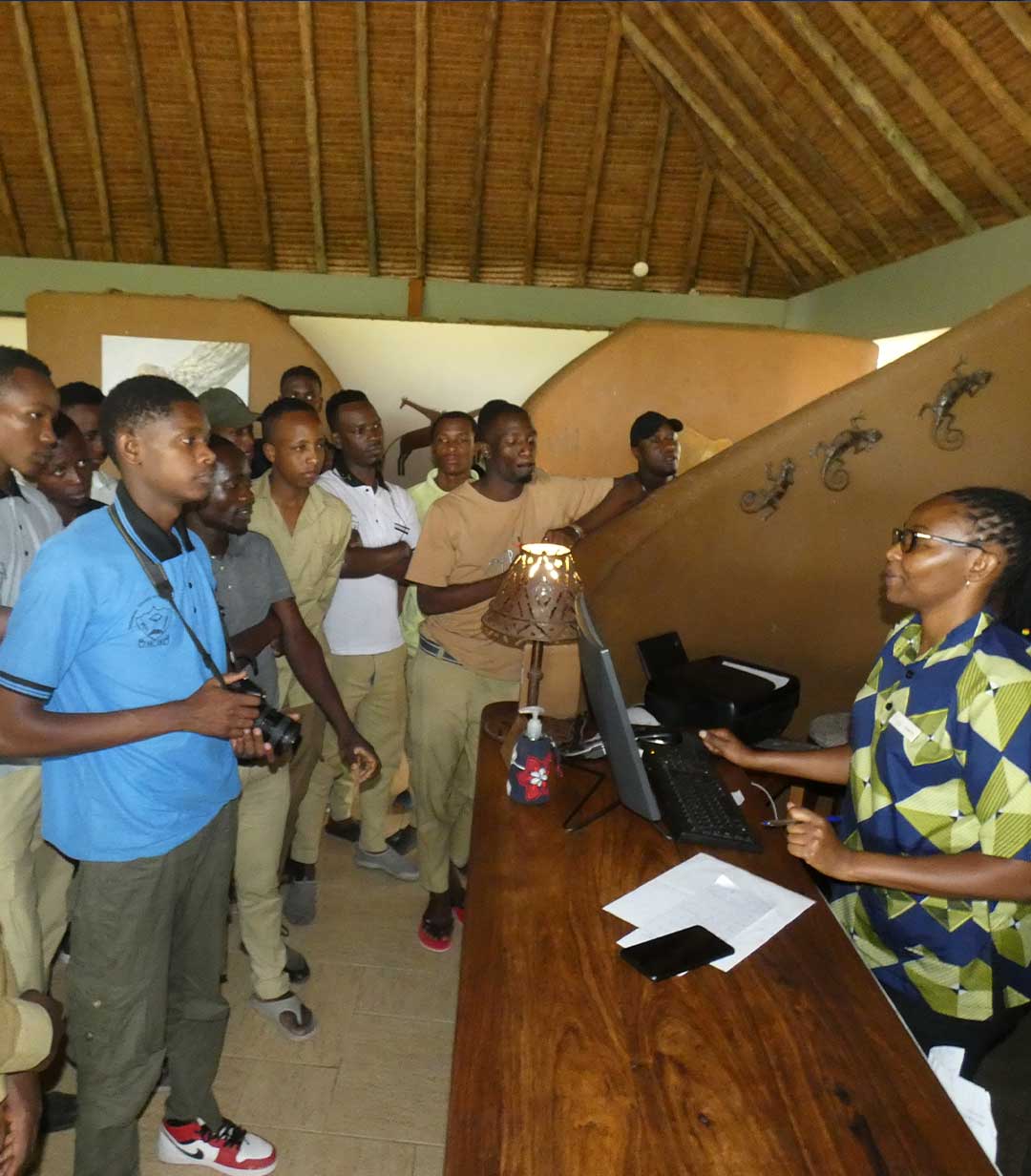 Tour guide tropical centre